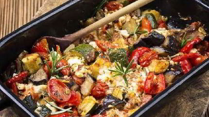 Жареные овощи с лимоном и чесночным соусом