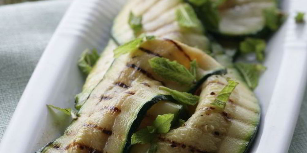 Рецепт жареных цукини с лаймом и мятой