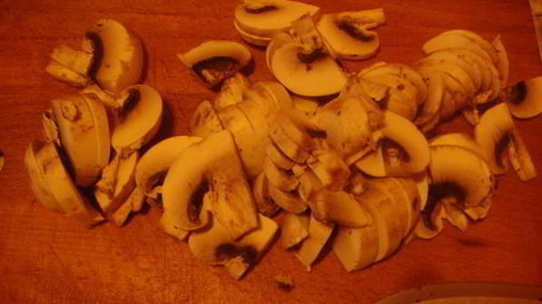 говяжья печень с грибным соусом