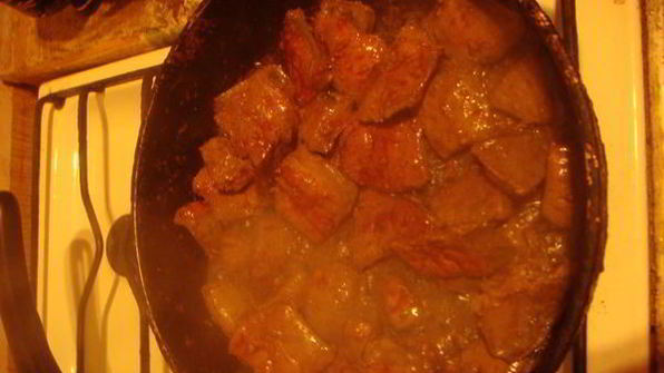 говяжья печень с грибным соусом