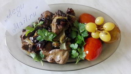 Куриная печень с черносливом