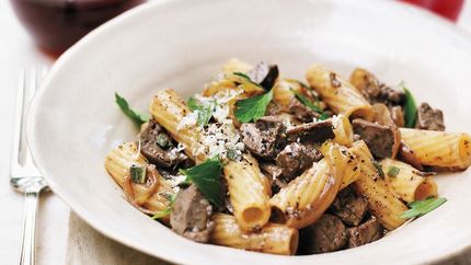 Куриная печень с макаронами