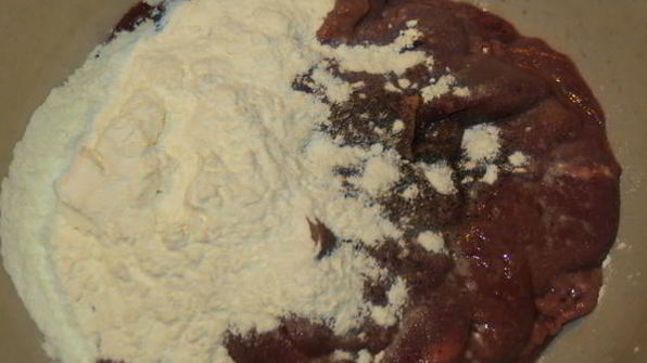 куриная печень с солеными огурцами в мв-скороварке