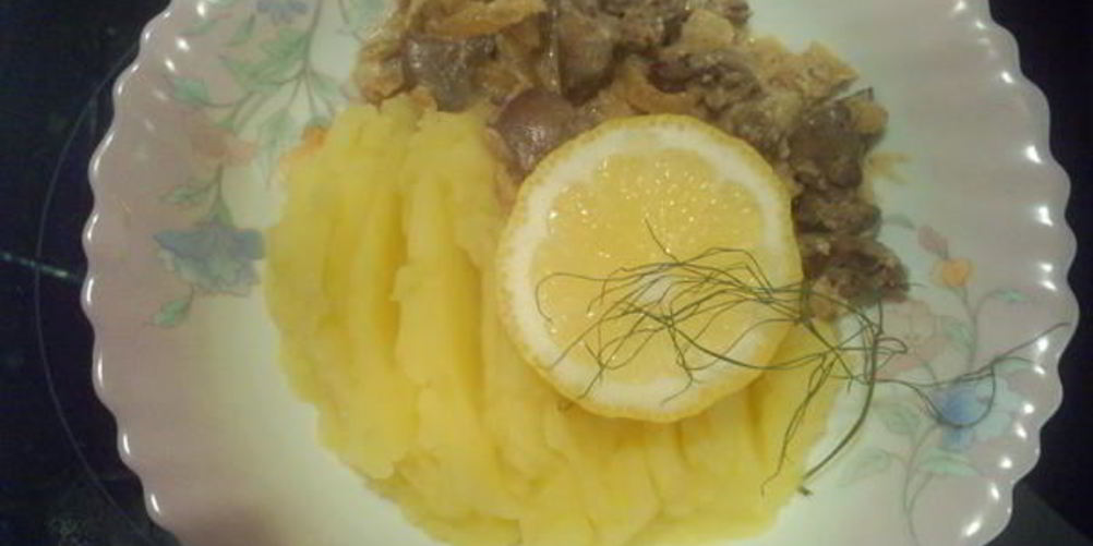 Рецепт куриной печени с яблоками под сметаной