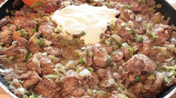 куриная печень в ароматном соусе