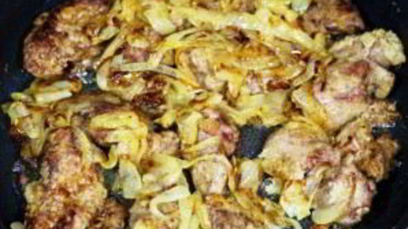 куриная печень, жареная с луком