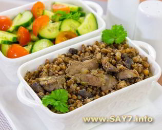 Куриная печень, жаренная с грибами и гречкой