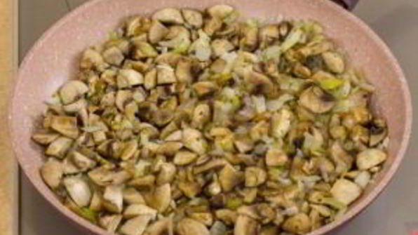 куриная печень, жаренная с грибами и гречкой