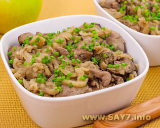 Куриная печень, жаренная с яблоками