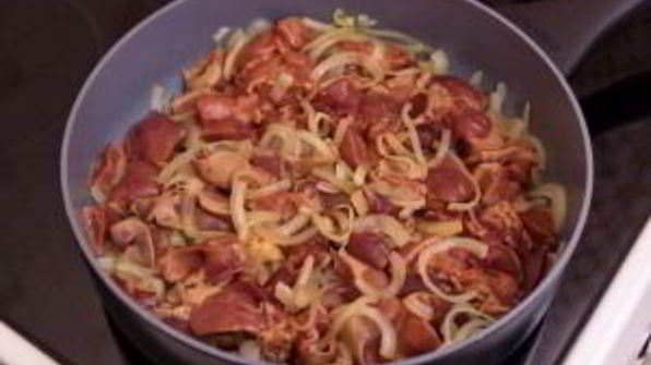 куриная печень, жаренная с яблоками