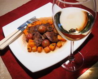 Куриная печенка с виноградом и жареным луком