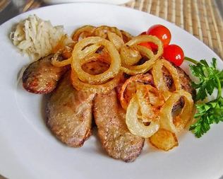 Печень кролика с луком