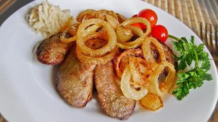 Печень кролика с луком