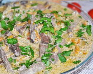 Печень, тушенная в сливках