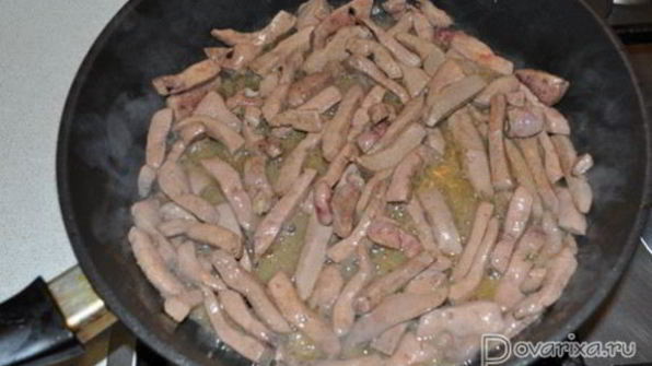 печень, тушенная в сливках