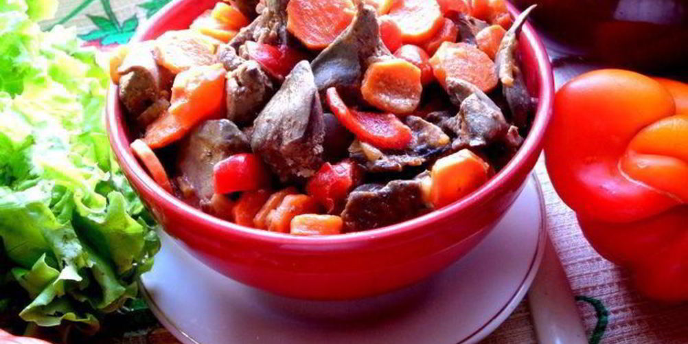 Рецепт печени в горшочке в сметанно-томатном соусе с овощами