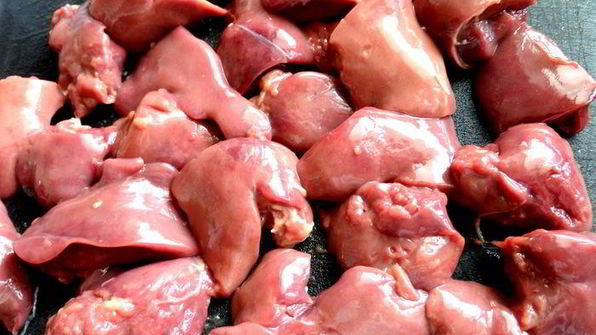 печень в горшочке в сметанно-томатном соусе с овощами