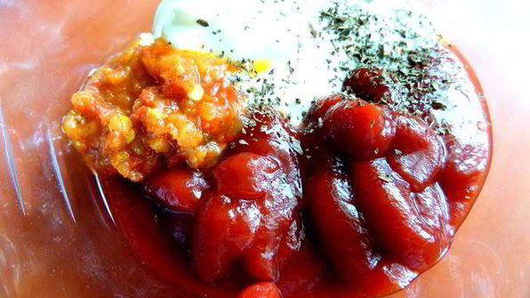 печень в горшочке в сметанно-томатном соусе с овощами