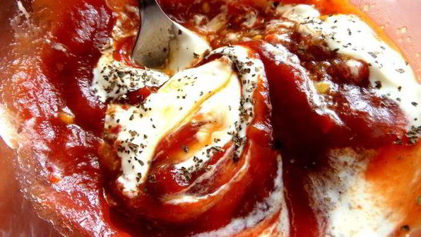 печень в горшочке в сметанно-томатном соусе с овощами