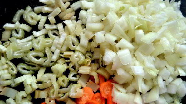 печень в горшочке в сметанно-томатном соусе с овощами