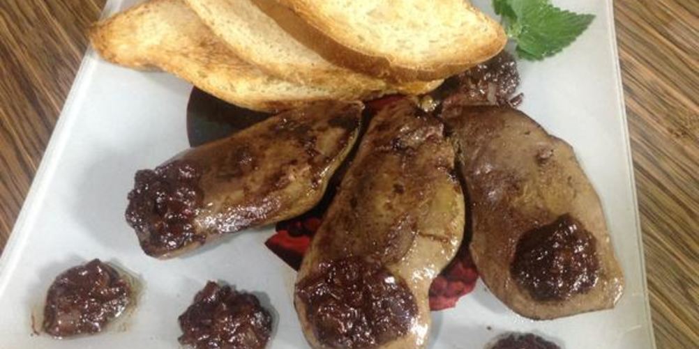 Рецепт жареной фуагра с шоколадным соусом