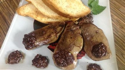 Жареная фуагра с шоколадным соусом