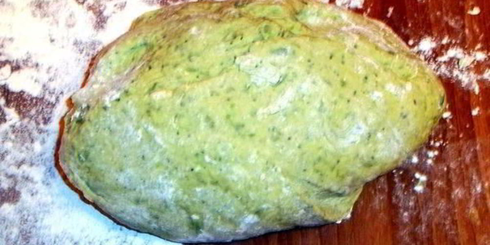 Рецепт ароматного зеленого пельменного теста