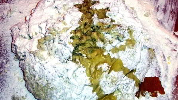 ароматное зеленое пельменное тесто