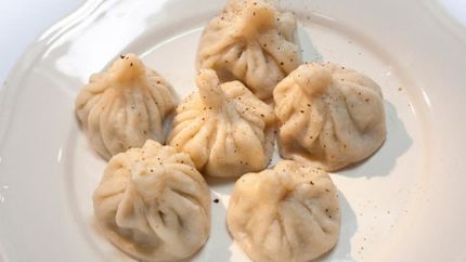 Хинкали с базиликом и перцем чили