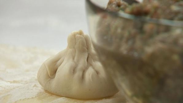 хинкали с базиликом и перцем чили