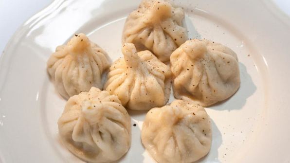 хинкали с базиликом и перцем чили