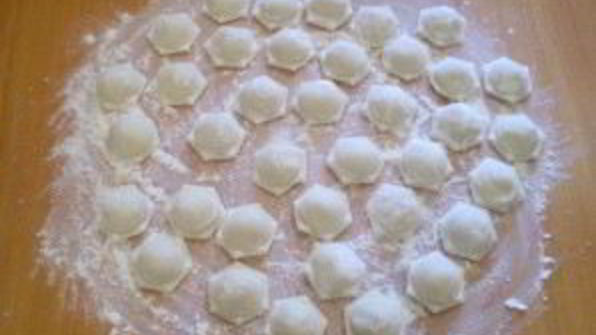 пельмени под соусом