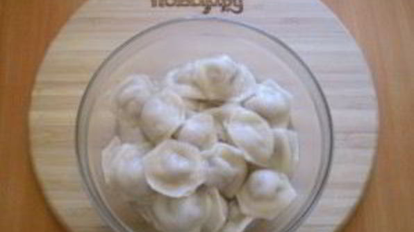 пельмени под соусом