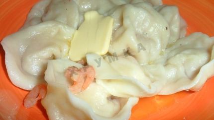 Пельмени с креветками и сыром