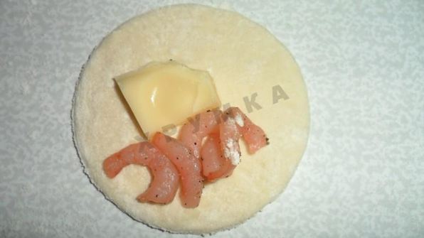 пельмени с креветками и сыром
