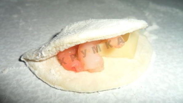 пельмени с креветками и сыром