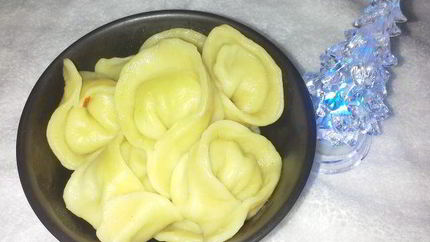 Пельмени-ушки из морковного теста