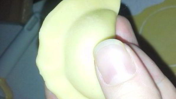 пельмени-ушки из морковного теста