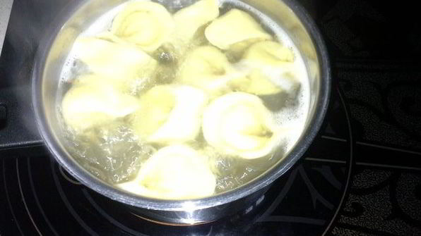 пельмени-ушки из морковного теста