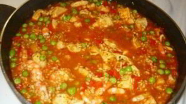 паэлья с курицей и креветками