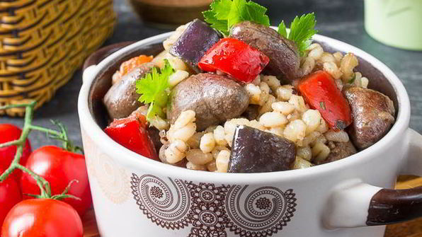 пилав из перловки с куриными сердечками