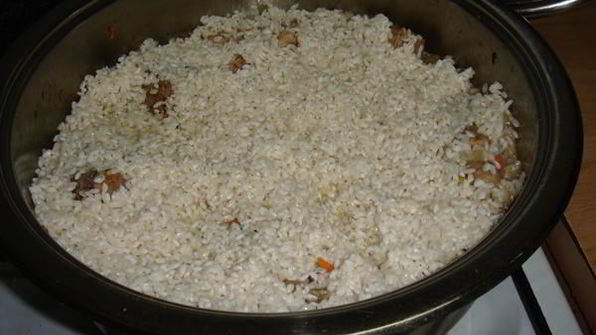 плов из курицы с изюмом