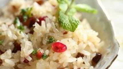 Плов с гранатом, сухофруктами и тимьяном