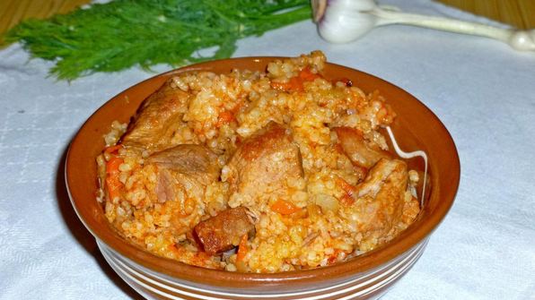 плов в кастрюле со свининой