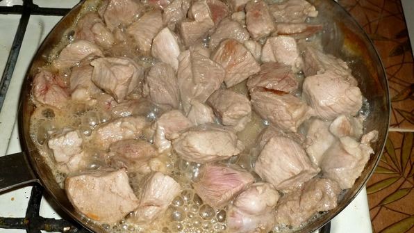 плов в кастрюле со свининой
