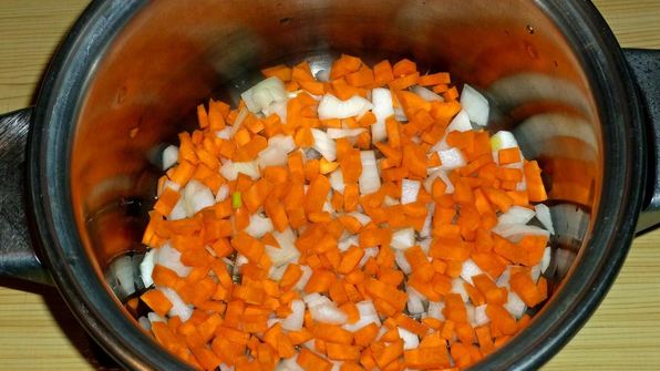 плов в кастрюле со свининой