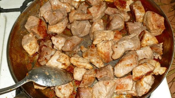 плов в кастрюле со свининой