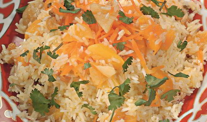 Сладкий плов с изюмом и курагой