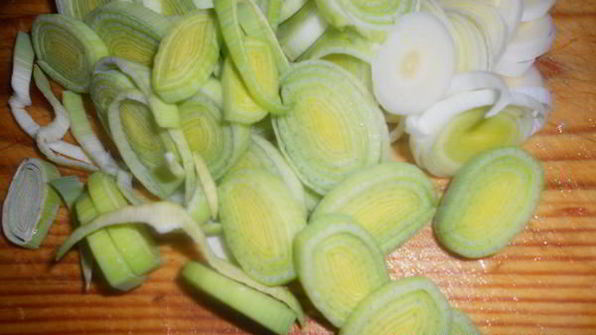 куриное рагу с помидорами и луком