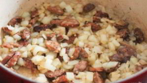 овощное рагу с колбасой